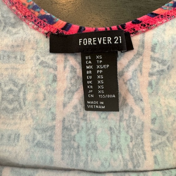 Bundle of Forever 21 crop tops - Picture 3 of 8